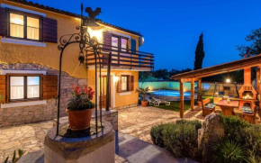 Отель Holiday home Mali Vareski/Istrien 8734  Сeготици
